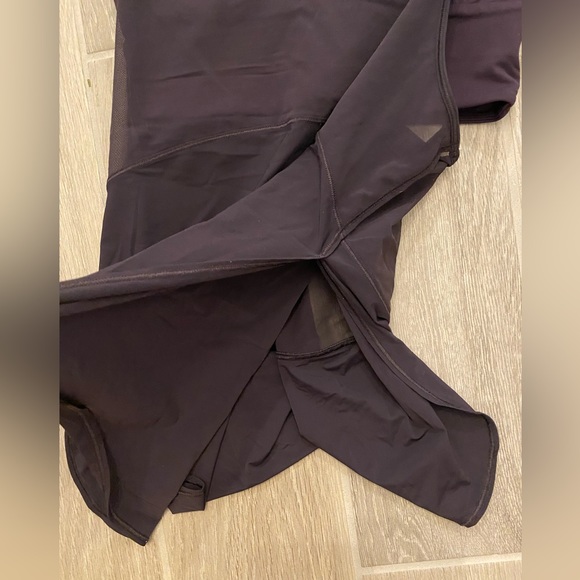 Lululemon tank with built in bra size 4 - Picture 2 of 3